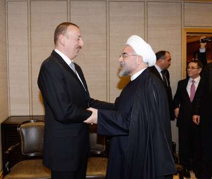 İlham Əliyev Ruhani ilə görüşdü
